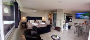 a bedroom with a bed and a living room at AYRES SUITE in Villa Carlos Paz