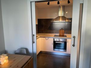 Una cocina o cocineta en Apartamento en Ares con parking y piscina