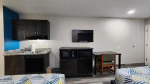 Kuchyň nebo kuchyňský kout v ubytování Scottish Inn & Suites