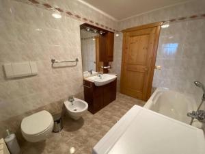Gallery image of Appartamento da Romano - nel cuore delle Dolomiti in Danta +11 photos