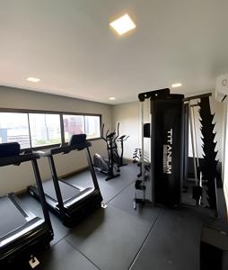 a room with a gym with tread machines at H.E 704 · Comodidade no Caminho Das Árvores in Salvador