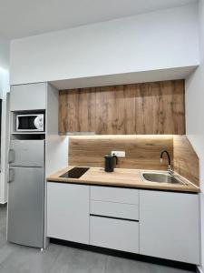 Kuchyň nebo kuchyňský kout v ubytování Cozy apartment in a new building apartment 5
