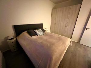 Voodi või voodid majutusasutuse Modern Luxury Apartment Downtown toas