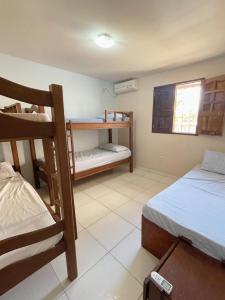 Poschodová posteľ alebo postele v izbe v ubytovaní Meu Aconchego
