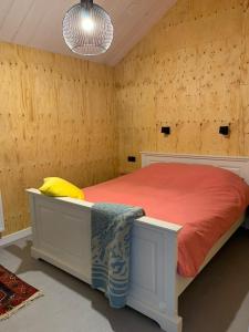 Tempat tidur dalam kamar di De Woudvaart Sneek