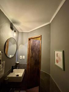 a bathroom with a sink and a mirror at Expreso tres cruces in Montevideo