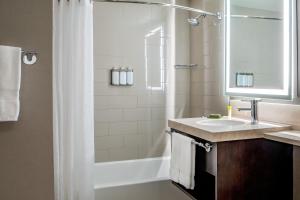 Ένα μπάνιο στο Hotel Adagio, Autograph Collection +51 φωτογραφίες