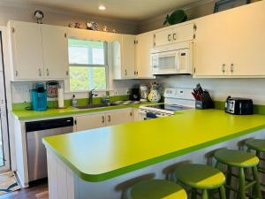 Kuchyň nebo kuchyňský kout v ubytování Lime Inn home + 49 fotografií