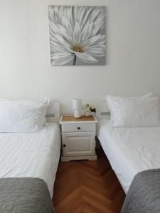 Łóżko lub łóżka w pokoju w obiekcie Antemma Apartment