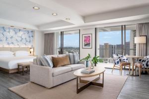 Postel nebo postele na pokoji v ubytování Sheraton Princess Kaiulani Waikiki Beach