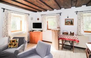 Oleskelutila majoituspaikassa Beautiful Home In Aspangberg - St,peter With Kitchenette