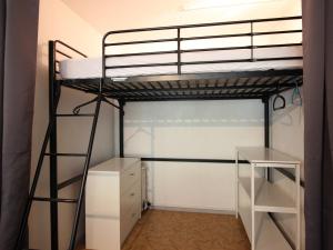 เตียงสองชั้นในห้องที่ Appartement Mont-Dore, 2 pièces, 4 personnes - FR-1-415-154