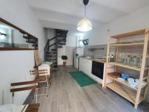 Kuchyň nebo kuchyňský kout v ubytování CASA DINA - Fondi Vertice Rooms