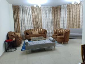 Fotografie z fotogalerie ubytování 22 R3 Luxury Room in a 4-bedroom apartment with private washroom outside the room ### 22 R3 غرفة فاخرة في شقة 4 غرف نوم مع حمام خاص خارج الغرفة ### v destinaci Adžmán