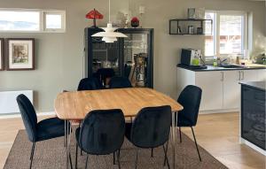 Η κουζίνα ή μικρή κουζίνα στο Lovely Home In Oslo With Kitchen