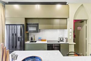 Cucina o angolo cottura di A Luxury Space with Playstation in Darling Harbour