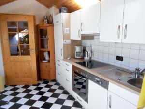 A kitchen or kitchenette at Ferienwohnung für 2 Personen ca 60 qm in Seeg, Schwaben Schwaben Bayern