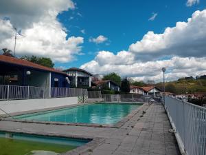 a swimming pool with a fence around it at Maison Hendaye, 3 pièces, 4 personnes - FR-1-239-1034 in Hendaye