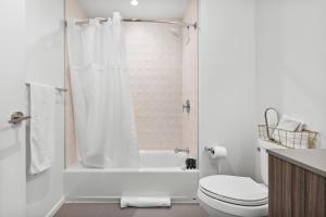 Ein Badezimmer in der Unterkunft Orchard Group Boston