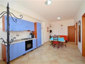 Dapur atau dapur kecil di Ferienwohnung für 3 Personen 2 Kinder ca 60 qm in Balestrate, Sizilien Nordküste von Sizilien