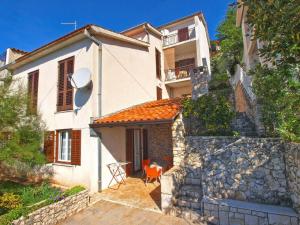 a small white house with a stone wall at Ferienwohnung für 5 Personen ca 60 qm in Rabac, Istrien Bucht von Rabac in Rabac +14 photos