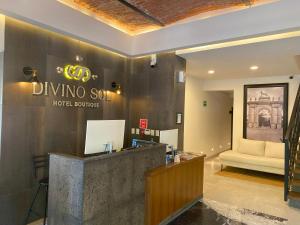 a lobby of a hotel with a sign on the wall at Hotel Boutique Divino Sol in León