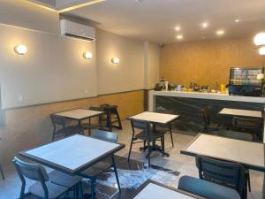 a restaurant with tables and chairs and a counter at Hotel Boutique Divino Sol in León