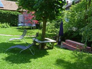 A garden outside Hauser-Hof Modern retreat