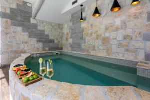 Der Swimmingpool an oder in der Nähe von Ferienwohnung für 8 Personen ca 95 m in Novi Vinodolski, Kvarner Bucht Crikvenica und Umgebung