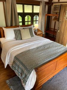 Postel nebo postele na pokoji v ubytování Udon Thani Farm Stay Talay Bua Daeng