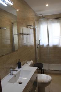 Vonios kambarys apgyvendinimo įstaigoje Ferienwohnung für 6 Personen ca 65 qm in Madrid, Madrid