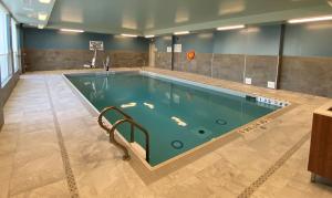 a large swimming pool in a room at Holiday Inn Express & Suites - Aurora, an IHG Hotel in Aurora