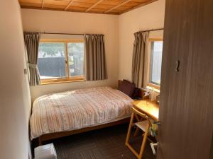 Postel nebo postele na pokoji v ubytování Nori's Sharehouse Hakuba