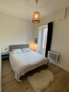 Ein Bett oder Betten in einem Zimmer der Unterkunft Lovely cottage for two in Dordogne
