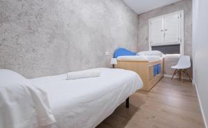 a bedroom with two beds and a table and a window at Att Cartagena Centro Histórico in Cartagena