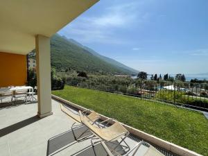 ระเบียงหรือลานระเบียงของ Ferienwohnung für 6 Personen ca 65 qm in Malcesine, Gardasee Ostufer Gardasee