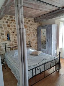 Posteľ alebo postele v izbe v ubytovaní location Seillans var studio lavande 1e etage