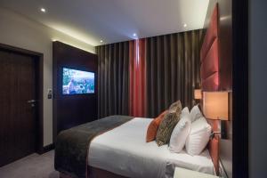 מיטה או מיטות בחדר ב-St George's Hotel - Wembley