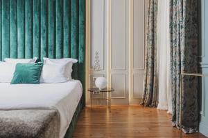 Postel nebo postele na pokoji v ubytování Hôtel Singulier Bordeaux - Boutique Hôtel & Spa Anne Semonin
