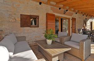 Posezení v ubytování Ferienhaus mit Privatpool für 10 Personen ca 160 qm in Batlug, Istrien Binnenland von Istrien