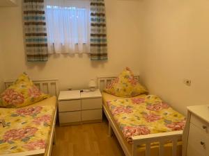 a room with two beds with pillows on them at Ferienwohnung Lug in´s Land in Fichtelberg