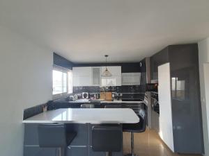 Photo de la galerie de l'établissement A 30km de Paris, un bel appartement spacieux et convivial, à Boussy-Saint-Antoine