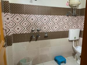 a bathroom with a sink and a toilet at Highland spirit 2 in Kasol