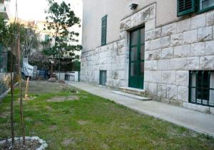 Vonkajšia záhrada v ubytovaní Apartment Lina Deluxe
