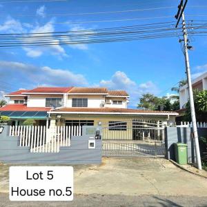 Fotografija u galeriji objekta Sabah homestay 16pax stay near Imago 15minutes strong WiFi Gathering Environment house u gradu Kota Kinabalu