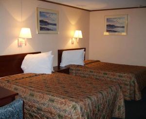 Postel nebo postele na pokoji v ubytování Budgetel Inn & Suites