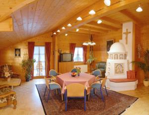 Posedenie v ubytovaní Bio-Holzhaus und Landhaus Heimat