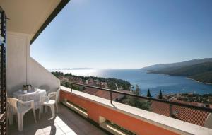 a balcony with a table and a view of the water at Ferienwohnung für 2 Personen ca 45 qm in Rabac, Istrien Bucht von Rabac in Rabac