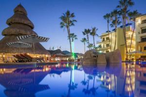 Gallery image of Astounding Studio Sleeps 4 with Unique Pool in Cabo in Cabo San Lucas
