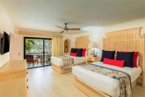 Gallery image of Astounding Studio Sleeps 4 with Unique Pool in Cabo in Cabo San Lucas